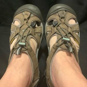 Dark green-grey Keen shoes - Size 10